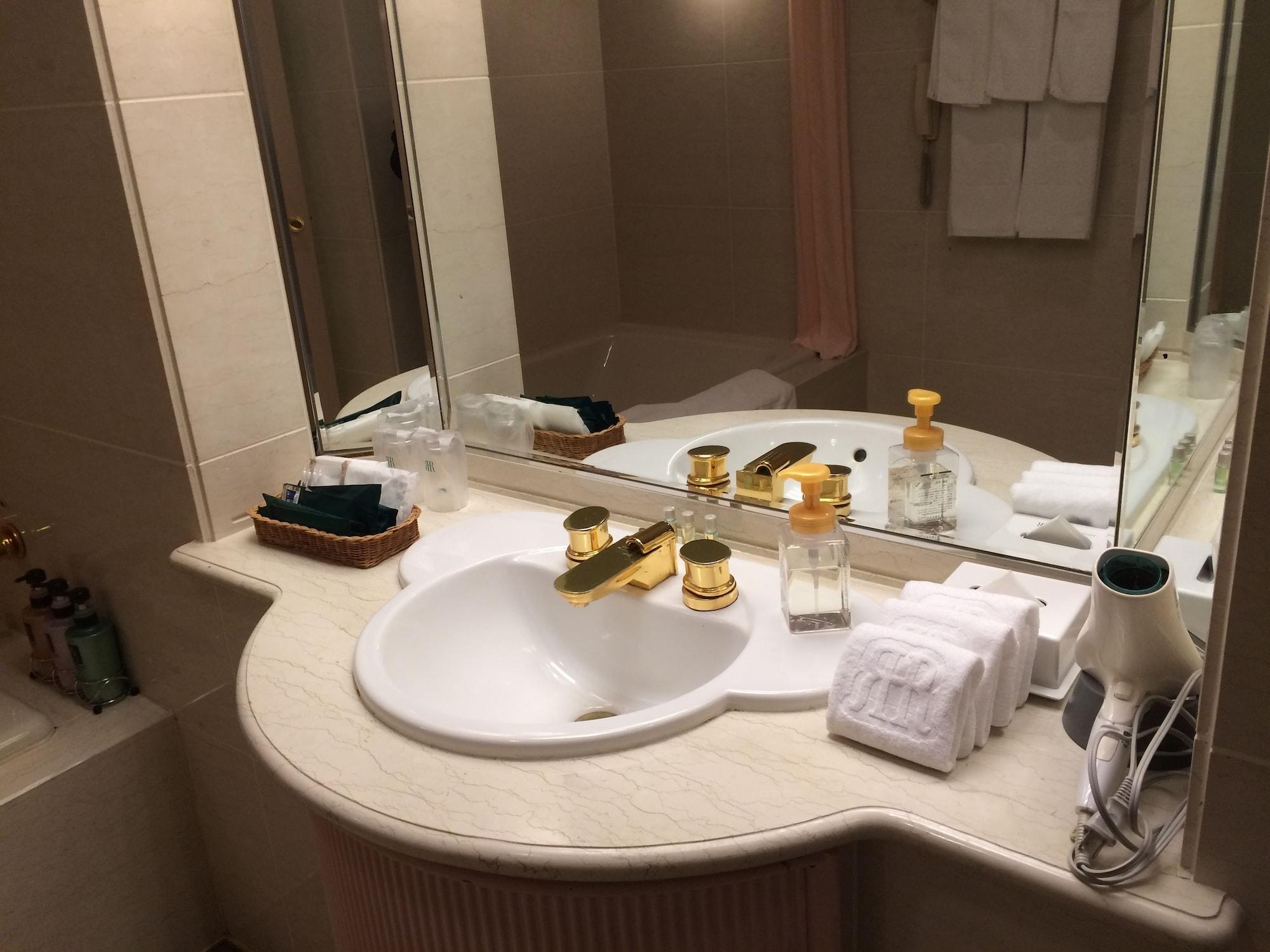 Rihga Royal Hotel Niihama Екстериор снимка